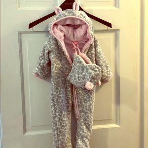 Leopard snow suit 6-9 months NWT